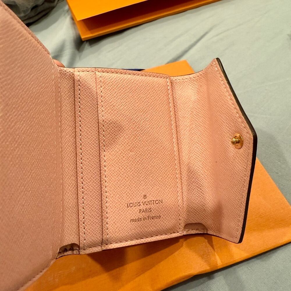 Louis Vuitton Zoe Wallet - Picture 9 of 9